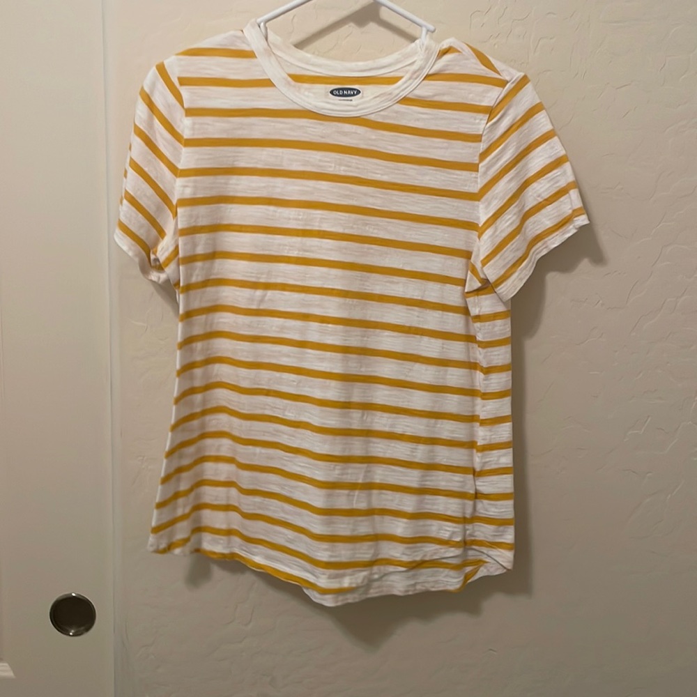 Women’s Old Navy t-shirt